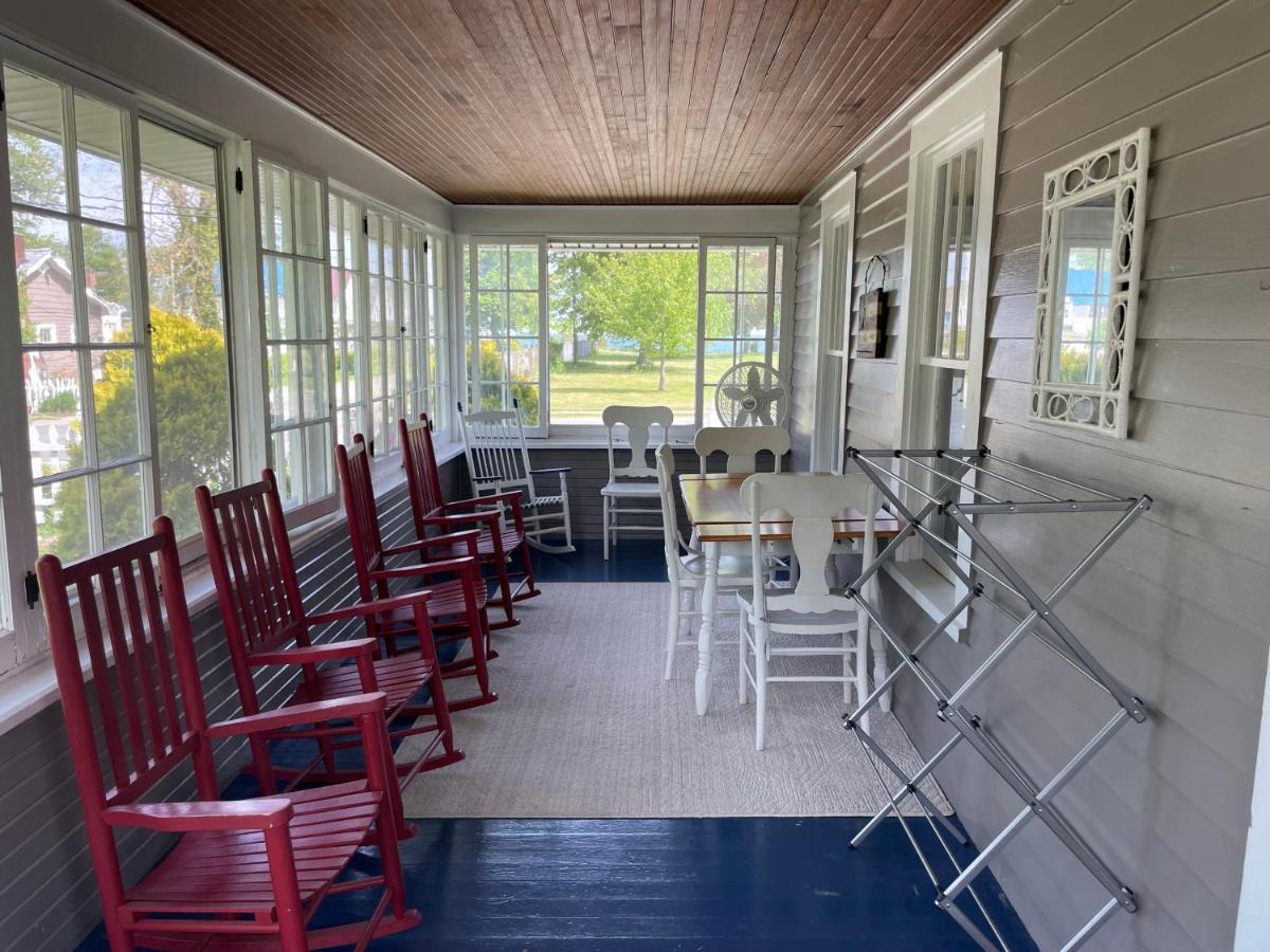 Drop Anchor Cottages And Lake House Geneva-on-the-Lake Exteriör bild
