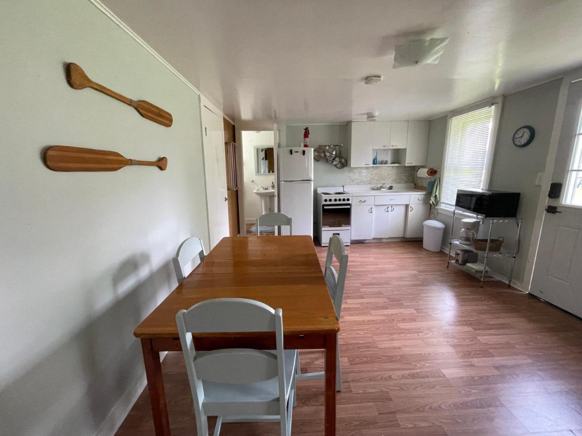 Drop Anchor Cottages And Lake House Geneva-on-the-Lake Exteriör bild
