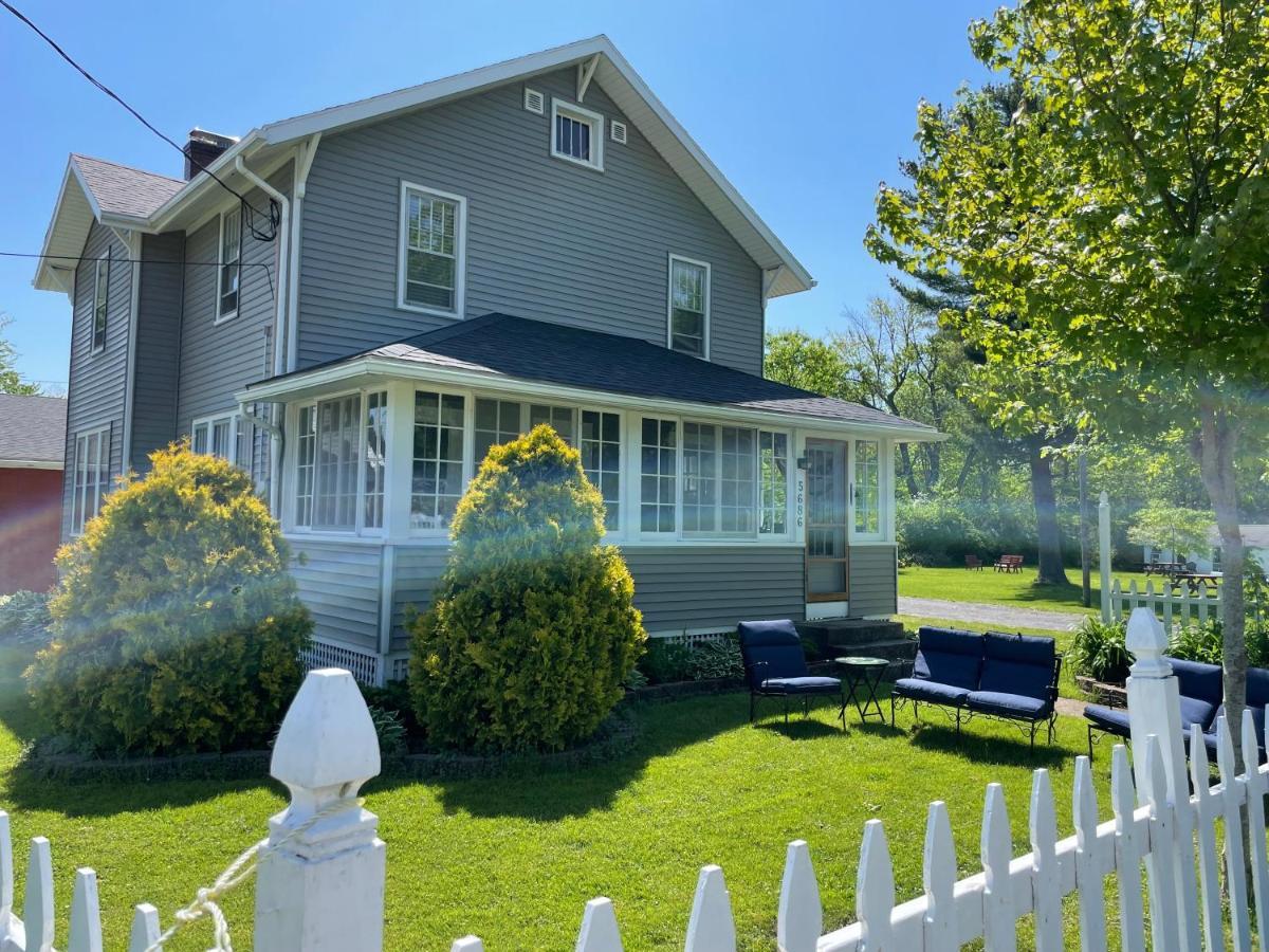 Drop Anchor Cottages And Lake House Geneva-on-the-Lake Exteriör bild
