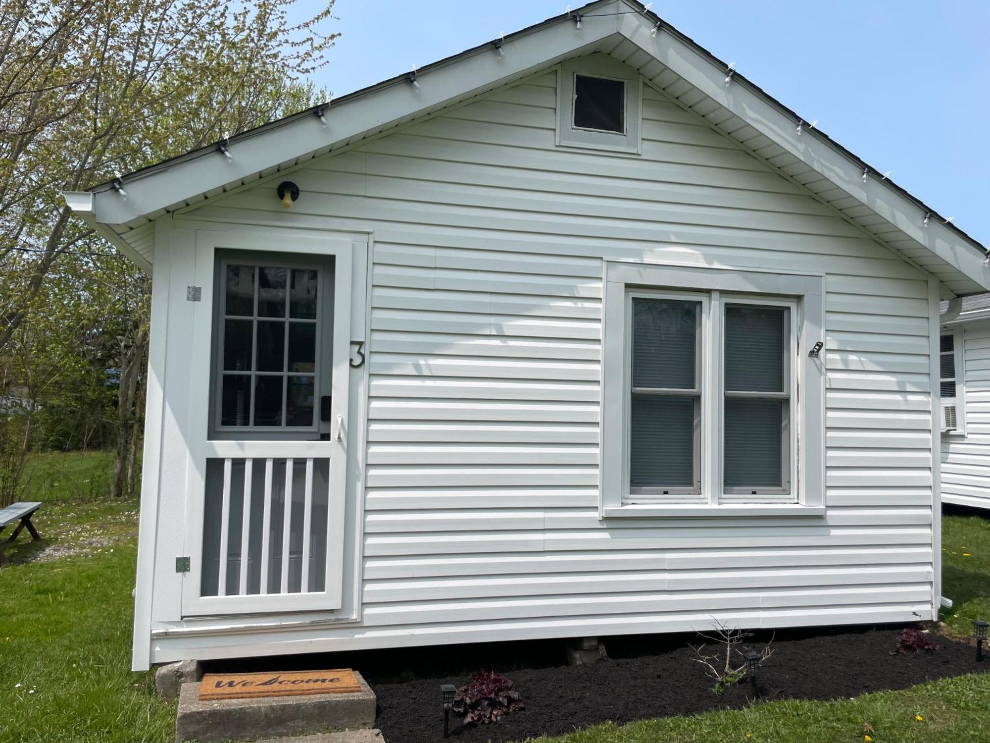 Drop Anchor Cottages And Lake House Geneva-on-the-Lake Exteriör bild