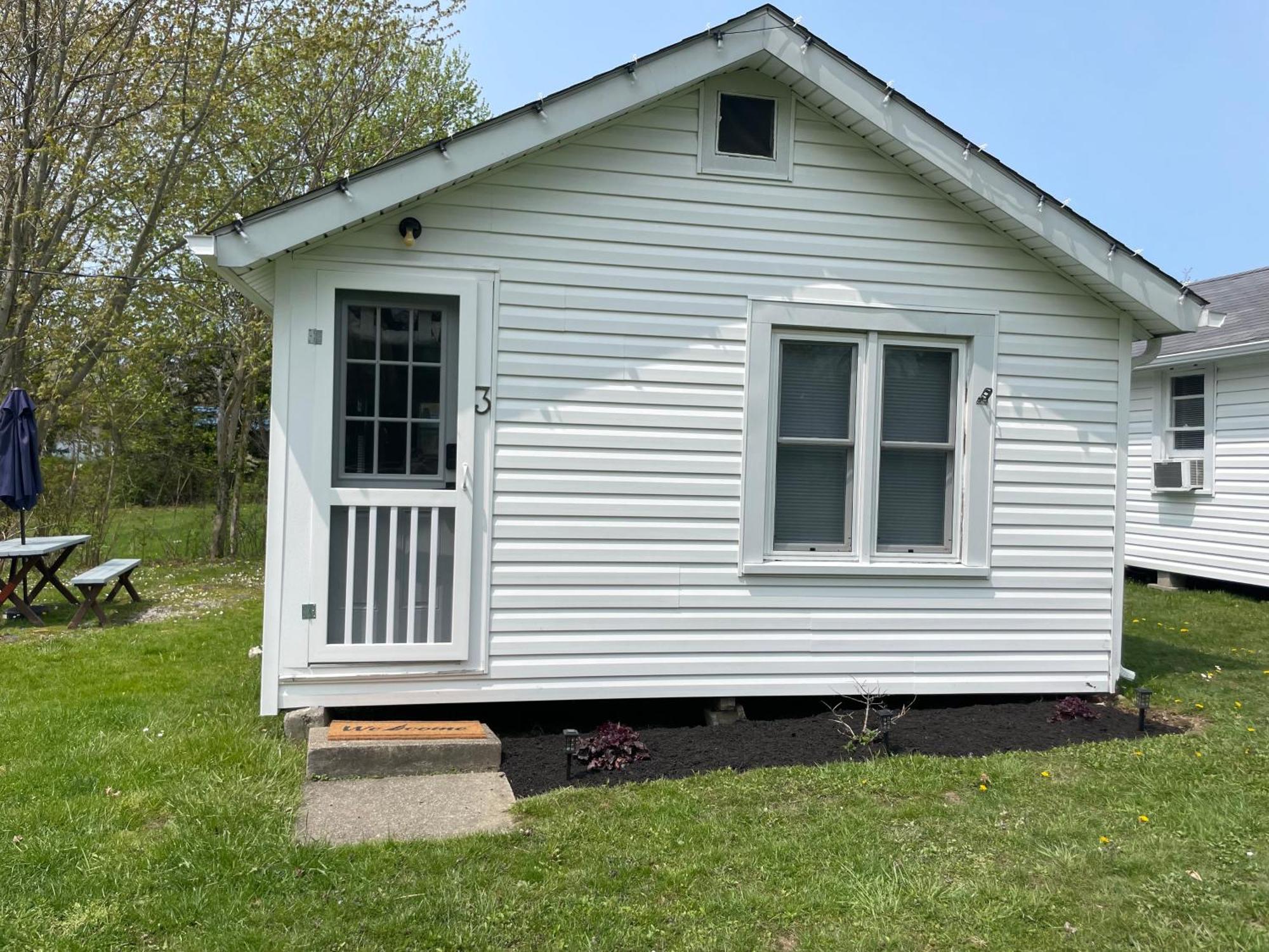 Drop Anchor Cottages And Lake House Geneva-on-the-Lake Exteriör bild
